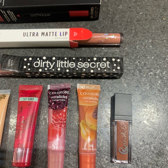 LIPS! ALL BRAND NEW. Gloss and lipsticks. 15 Items! - Picture 4 of 4